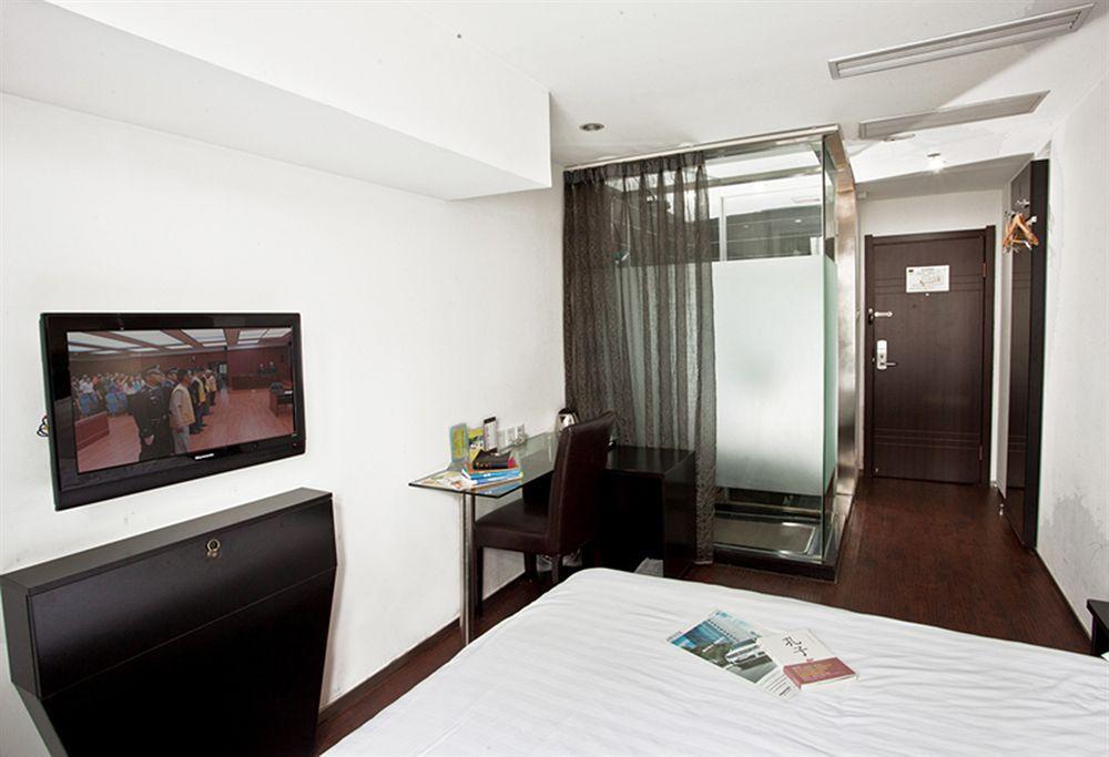 Fx At Nanjing East Road Hotel 3*