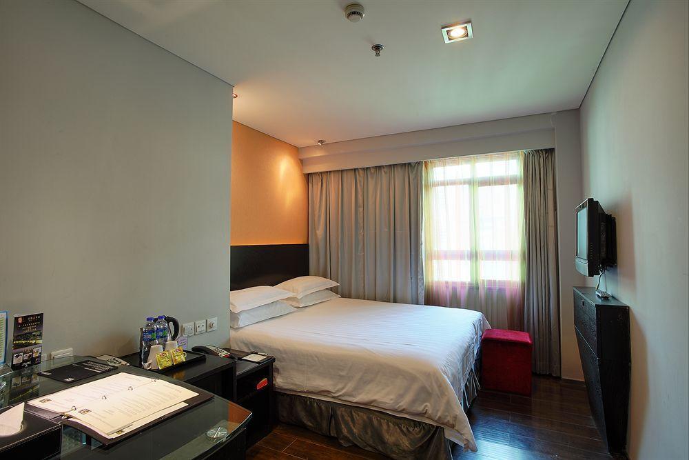 Fx At Nanjing East Road 3*
