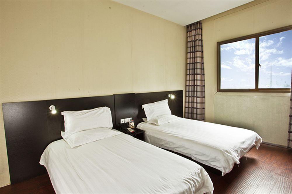 Fx At Nanjing East Road Hotel